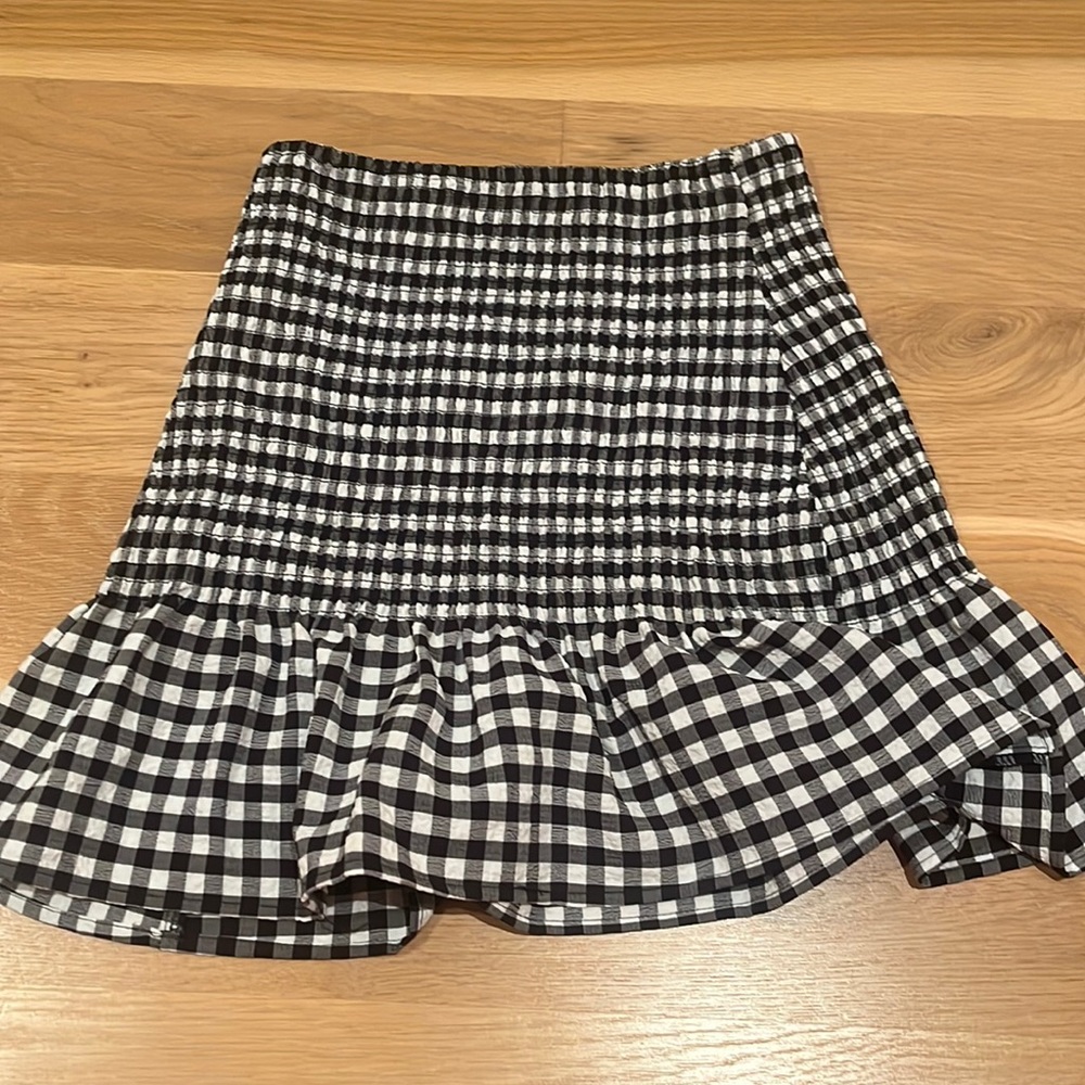 Black and White Skirt made by the brand DIVIDED